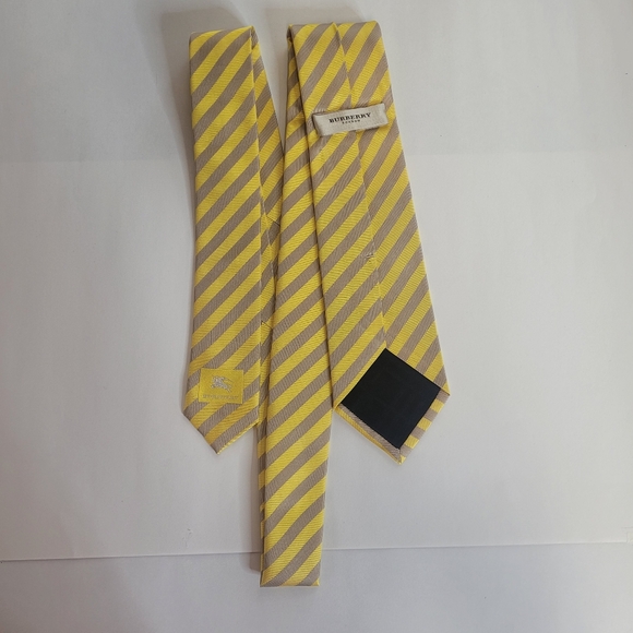 BURBERRY silk Tie. Herringbone stripe silk tie. Yellow and taupe - Picture 3 of 8